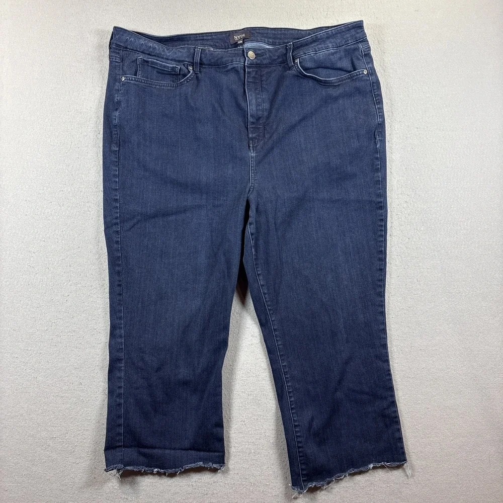 NYDJ Capris Size 24 Blue Demin With Lift And Tuck Technology. Stretchy‎ Raw Hem